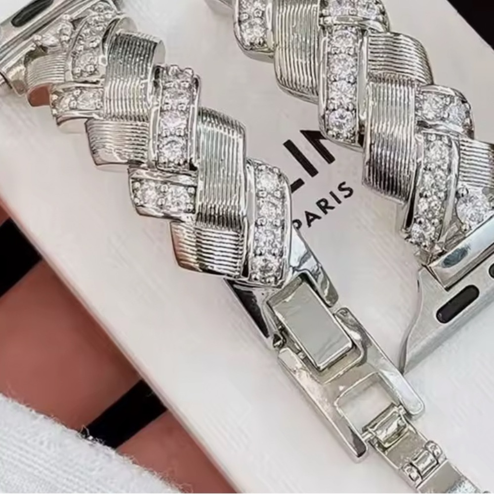 Elegant Silver Women's Apple Watch 42-46mm Bracelet